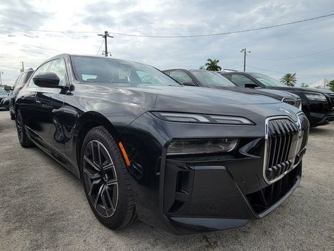Used 2025 BMW 740i RWD image 4