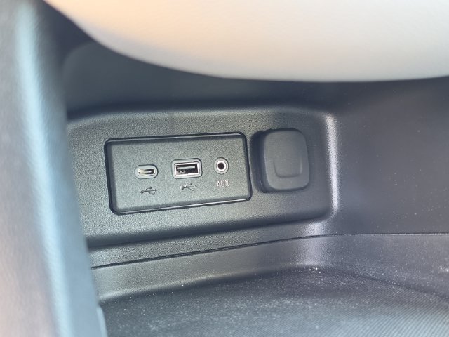 Used 2023 Chevrolet Equinox LS w/ LS Convenience Package FWD image 28