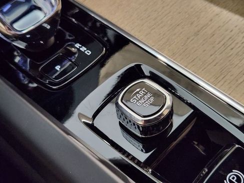 New 2026 Volvo XC60 B5 Plus w/ Protection Package Premier image 21