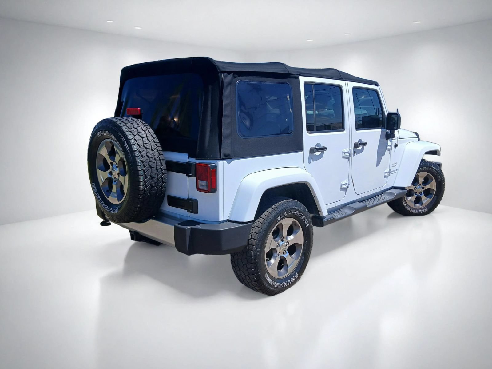 Used 2016 Jeep Wrangler Unlimited Sahara w/ Connectivity Group AWD/4WD image 5