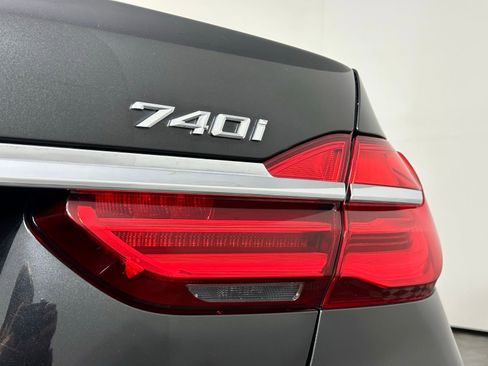 Used 2017 BMW 740i xDrive image 34