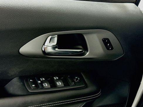New 2027 Chrysler Pacifica Select AWD/4WD image 11