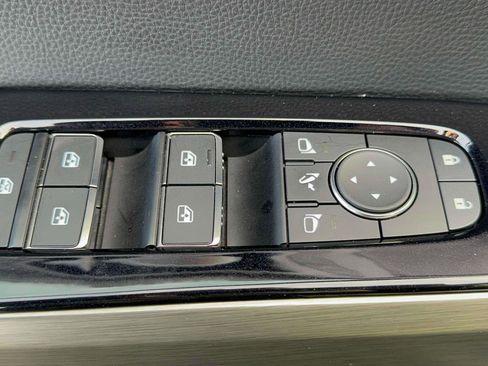 Used 2023 Nissan Pathfinder Platinum image 12