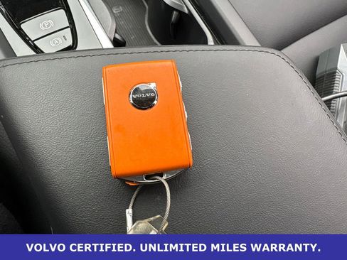 Certified 2025 Volvo XC60 B5 Plus AWD/4WD image 26