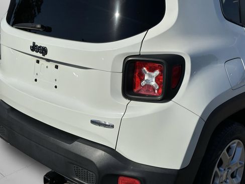 Used 2017 Jeep Renegade Latitude FWD image 35