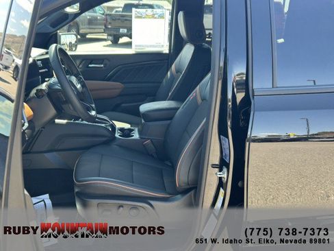Used 2025 GMC Canyon AT4 AWD/4WD image 11