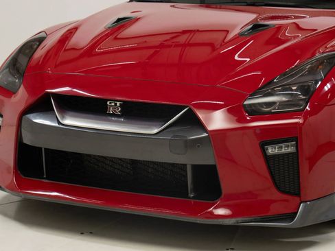 Used 2019 Nissan GT-R Premium w/ Premium Interior Package image 10