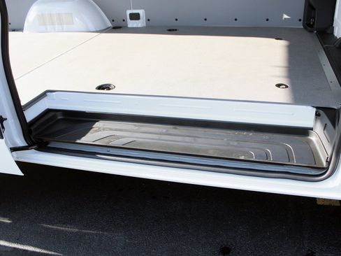 Used 2025 Mercedes-Benz Sprinter 2500 image 7