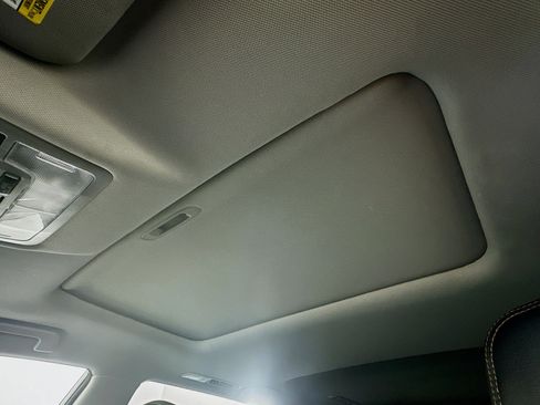 Used 2017 Toyota Highlander Limited image 25