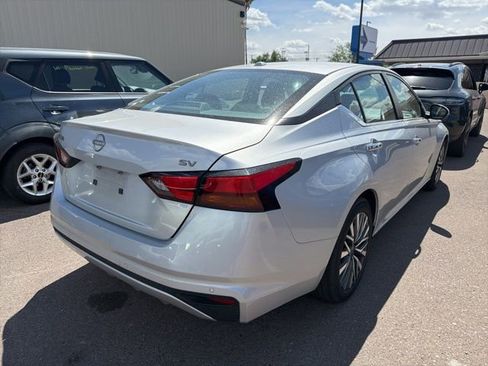 Used 2023 Nissan Altima 2.5 SV image 2