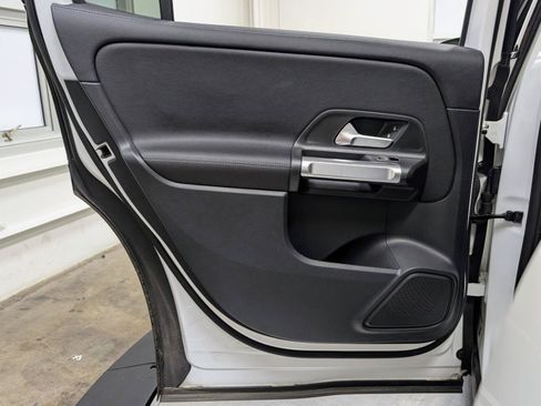 Used 2022 Mercedes-Benz GLB 250 4MATIC image 17