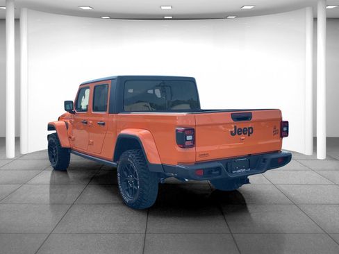Used 2025 Jeep Gladiator Willys image 5