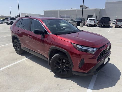 Used 2024 Toyota RAV4 LE FWD image 5