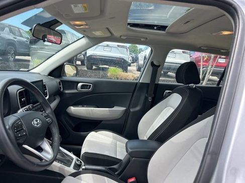 Used 2025 Hyundai Venue SEL FWD image 8
