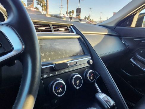 Used 2020 Jaguar E-PACE SE image 30