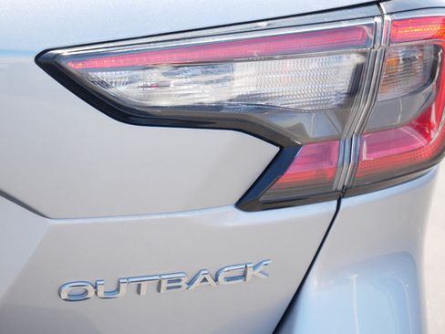 Used 2025 Subaru Outback Premium AWD/4WD image 17