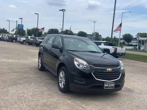 Used 2017 Chevrolet Equinox LS FWD image 3