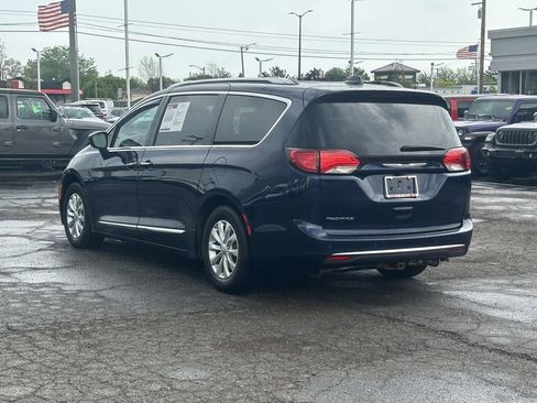 Used 2018 Chrysler Pacifica Touring-L Plus FWD image 6