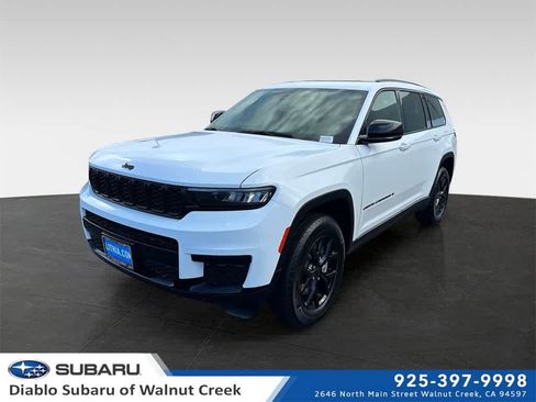 Used 2024 Jeep Grand Cherokee L Laredo image 1