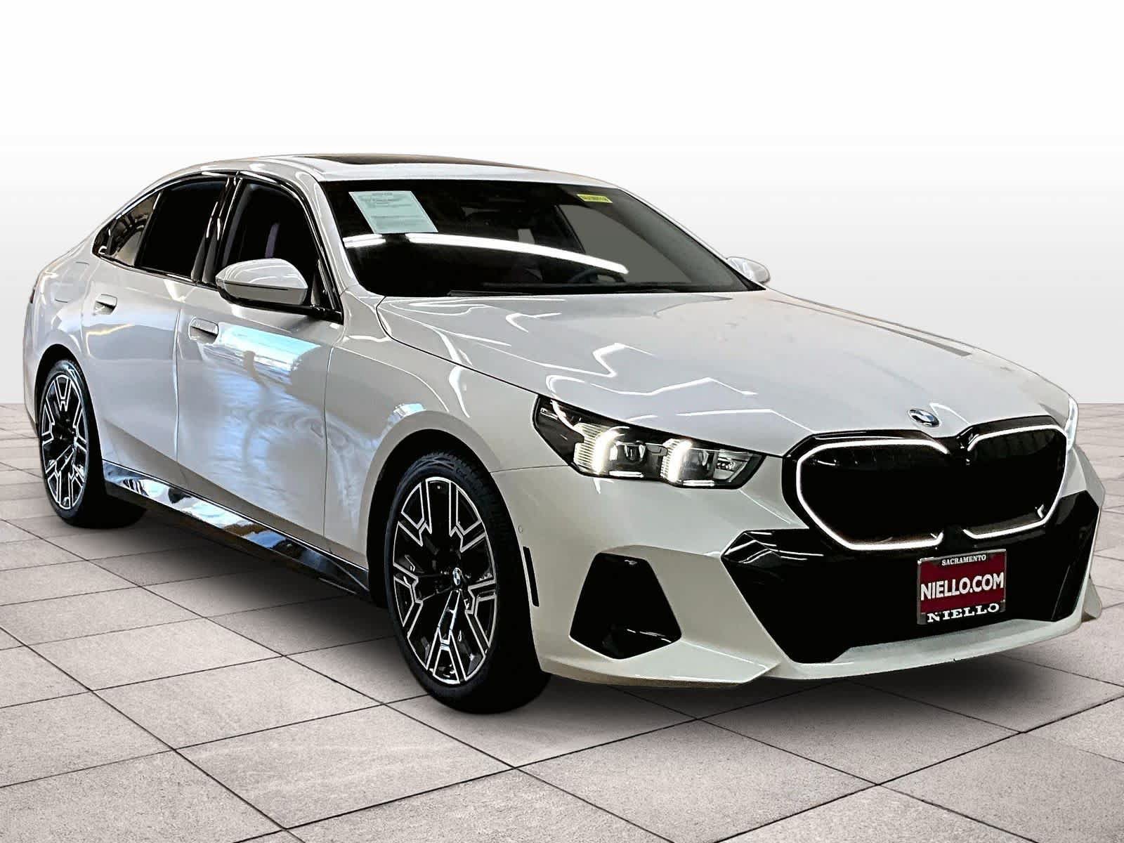 Used 2026 BMW 530i w/ M Sport Package RWD image 2