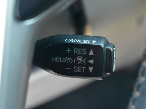 Used 2019 Toyota Highlander XLE image 30