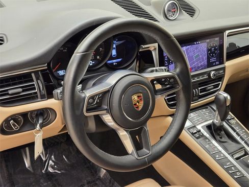 Used 2020 Porsche Macan image 35
