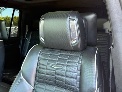 Used 2024 Cadillac Escalade ESV V w/ LPO, ONYX Package AWD/4WD image 3