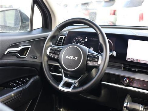 Used 2025 Kia Sportage SX AWD/4WD image 11