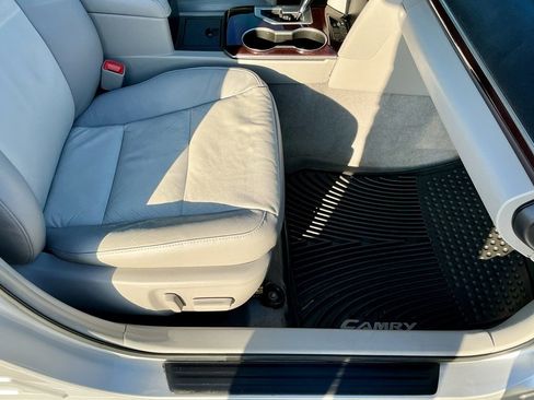 Used 2012 Toyota Camry XLE image 24