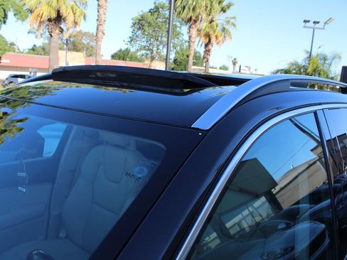 Used 2017 Volvo XC90 T6 Momentum w/ Vision Package image 14