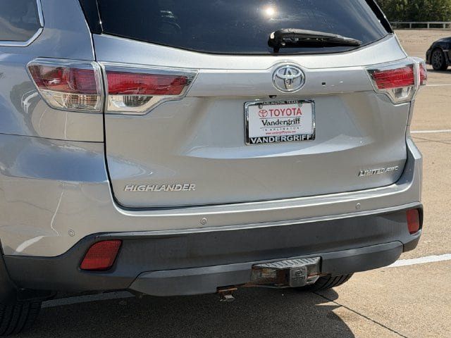 Used 2015 Toyota Highlander Limited Platinum AWD/4WD image 6
