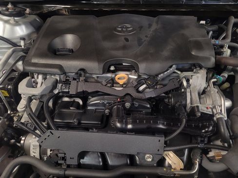Used 2019 Toyota Camry LE FWD image 30