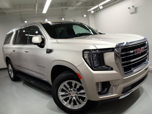 Used 2021 GMC Yukon XL SLT w/ SLT Luxury Plus Package image 8
