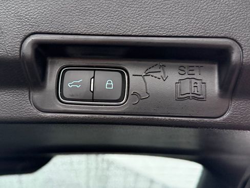 Used 2022 Ford Explorer XLT w/ Equipment Group 202A image 40