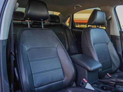 Used 2015 Volkswagen Passat 1.8T S image 38