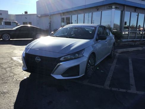 Used 2024 Nissan Altima 2.5 SV image 3