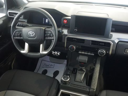 Used 2025 Toyota Tacoma TRD Sport AWD/4WD image 27