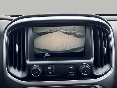 Used 2022 Chevrolet Colorado LT w/ Chrome Appearance Package image 16