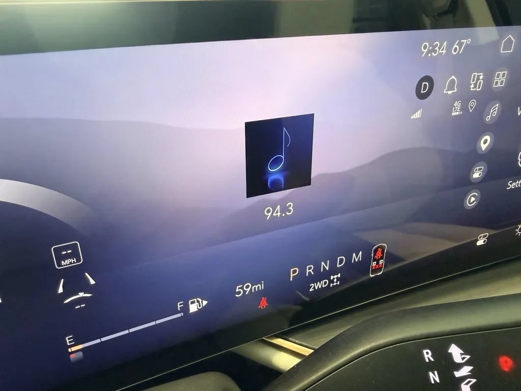 Used 2025 Buick Envision Avenir AWD/4WD image 42