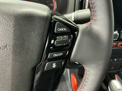 Used 2025 Nissan Frontier PRO-4X image 32