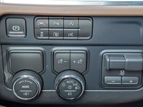 New 2026 Chevrolet Suburban High Country RWD image 26