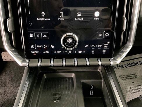 Used 2025 GMC Acadia Elevation image 15