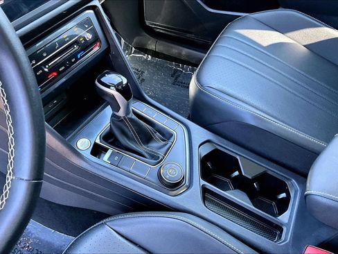 Used 2023 Volkswagen Tiguan SE w/ Panoramic Sunroof Package AWD/4WD image 32
