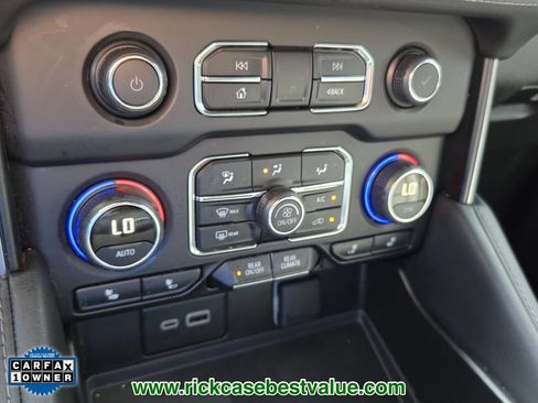 Used 2024 Chevrolet Suburban Z71 w/ Luxury Package AWD/4WD image 19