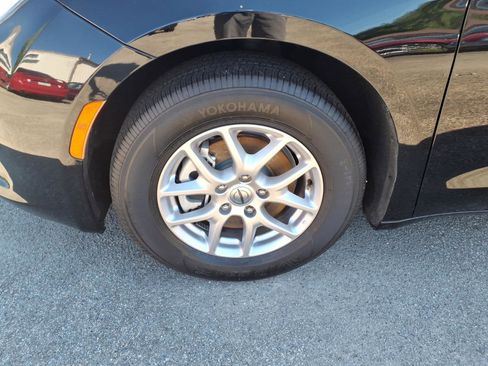 Used 2024 Chrysler Voyager LX FWD image 4