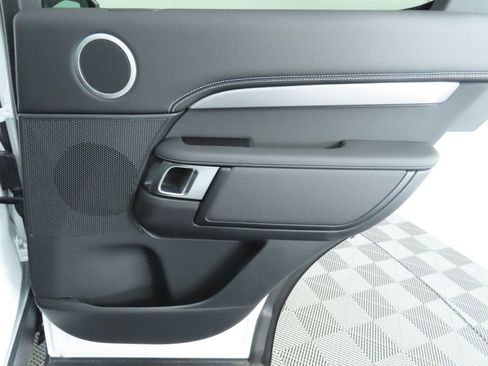 Used 2024 Land Rover Discovery Dynamic SE image 27