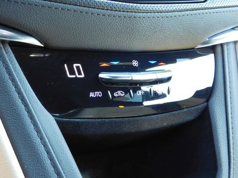 Used 2019 Cadillac XT5 FWD image 21