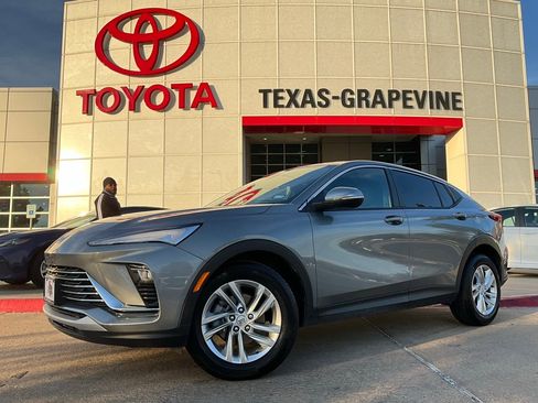 Used 2025 Buick Envista Preferred image 2