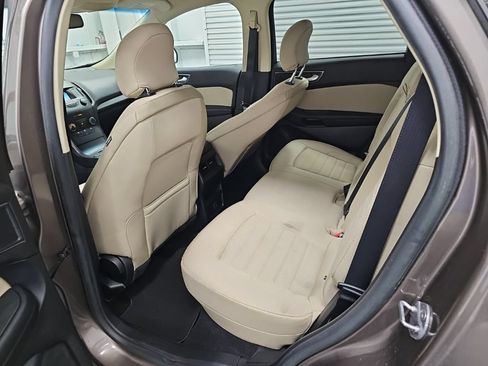 Used 2019 Ford Edge SE FWD image 26