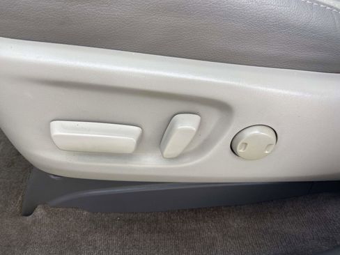 Used 2013 Toyota Sienna Limited image 18